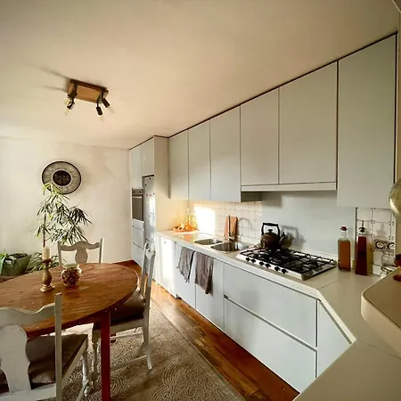 Hotell Maison « charlotte Aux Herbes » Burnot